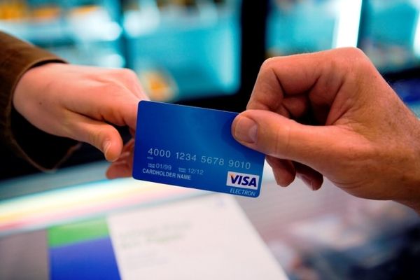 Без PIN-коду та підпису! Visa запускає біометричні банківські картки. Visa запустила пілотний проект тестування нової платіжної карти із вбудованим сканером відбитків пальців. Біометричний датчик стане альтернативою PIN-коду або.