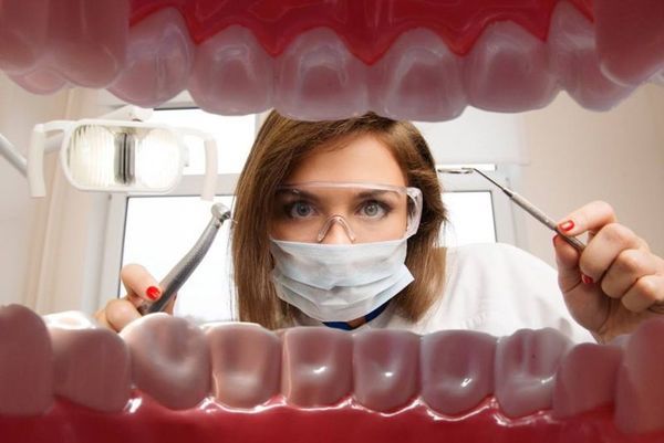 Повна імплантація зубів - основні методи, переваги і недоліки (відео). Доводиться констатувати невтішний факт: кількість людей, що страждають повною відсутністю зубів верхньої і нижньої щелеп, з кожним днем збільшується в геометричній прогресії,