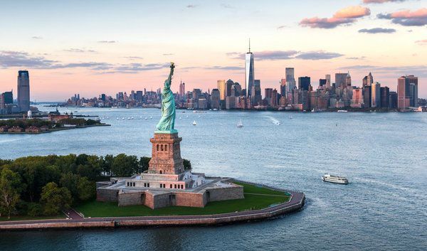 У Нью-Йорку статую Свободи закрили для відвідувачів. Названо причину.