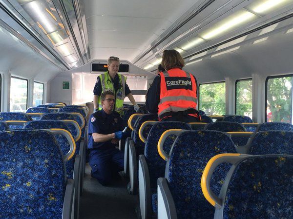 У Сіднеї поїзд влетів в огорожу: 16 поранених. В австралійському Сіднеї на станції "Річмонд" поїзд врізався в огорожу, в результаті чого 16 людей постраждали.
