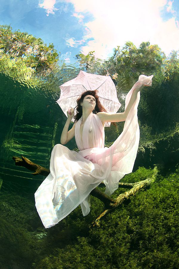 Приголомшливі еротичні фотографії під водою!. Перед переглядом не забудь затримати дихання!