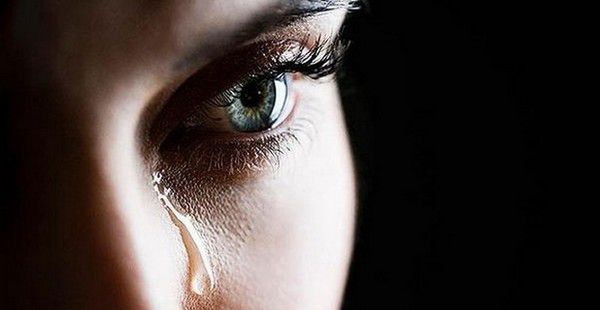 Не тримайте сльоз. Плакати корисно. Сльози – це не лише прояв емоційності, а ще й можливість принести користь для свого організму. Тож фразу "довели мене до сліз" можна використовувати в якості подяки, а не звинувачення.