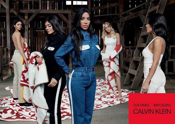 Сімейство Кардашян роздяглось для реклами Calvin Klein. Жінки популярної родини Кардашян знялися у рекламі білизни від бренду Calvin Klein