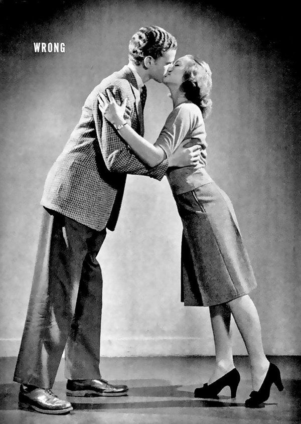 Ближче, ще ближче... досить! Інструкція 1940-х років, як правильно цілуватися!!!. Немає більш страшного досвіду, ніж перший поцілунок...це тривожне почуття, коли ти не маєш поняття, що робити далі... 
