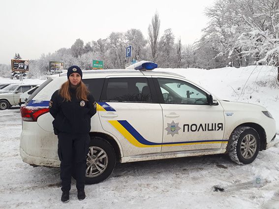 У Дніпропетровській області співробітниця поліції запросила на побачення грабіжника, щоб затримати. Нестандартне рішення дозволило затримати нападника.