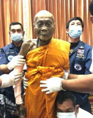 Буддійський чернець почав посміхатися через 2 місяці після смерті