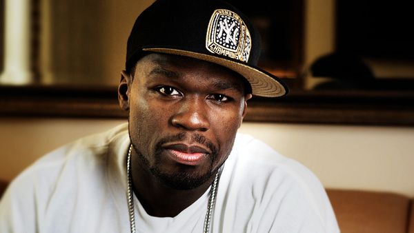 Репер 50 Cent став біткойновим мільйонером, сам цього не відаючи. У 2014 році співак продав свій альбом Animal Ambition за криптовалюту.