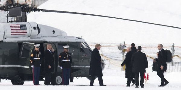 Трамп прибув у Давос - Кортеж з вертольотів і закритий аеропорт. Президент США Дональд Трамп в четвер, 25 січня, прибув на Всесвітній економічний форум у Давос всього за день до його закінчення.