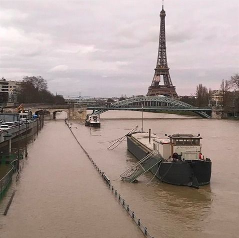 Париж пішов під воду! "Повінь століття" повторюється.. Це потрібно бачити!