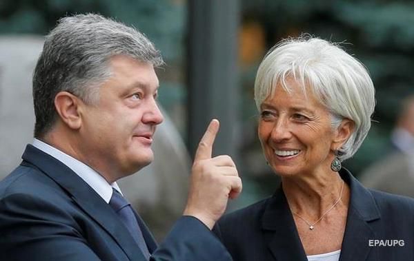 Порошенко заявив про виконання 80% вимозі МВФ і назвав терміни нового траншу. Про це президент України розповів в інтерв'ю Bloomberg у Давосі.