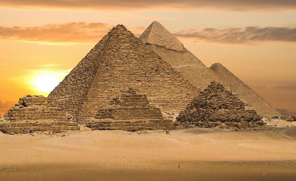 Науковці довели, що піраміди побудували люди. Група американських вчених виявила похибка в основі єгипетської піраміди Гізи