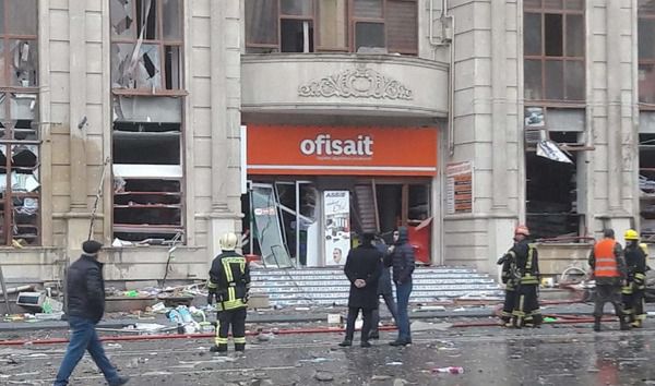 Потужний вибух прогримів в центрі Баку, є постраждалі: перші фото та відео. У центральній частині столиці Азербайджану місті Баку поблизу станції метро "28 травня" стався вибух.