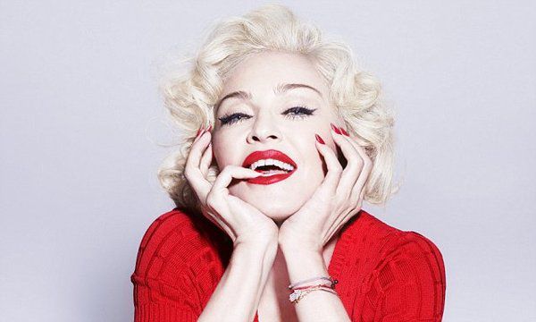 Всесвітньо відома співачка знову шокувала шанувальників вульгарним фото. 59-річна поп-ікона Мадонна опублікувала у своєму Instagram нове фото,