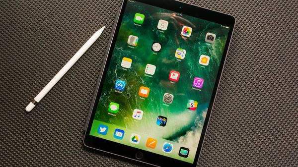 Названа головна особливість нового iPad Pro. Бразильський журналіст Філіпе Еспозіто повідомив про цікаву знахідку в коді iOS 11.3 beta 1 — там згадується якийсь Modern iPad.