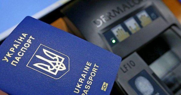 Названо період, коли зникнуть черги за біометричними паспортами. Масштабні черги за біометричними паспортами повинні зникнути в квітні 2018 року