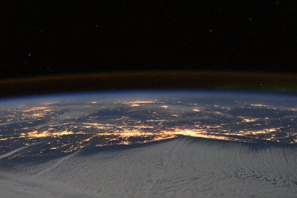 Астронавт NASA опублікував знімок нічної Землі. Космонавт Марк Ванді Хай зробив знімок канадського Торонто, американських Нью-Йорка і Клівленда з космосу.