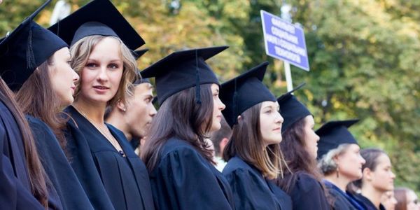 В Україні хочуть ввести можливість здобувати вищу освіту на роботі