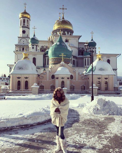 Анастасія Волочкова скасувала свій концерт заради фото в Instagram. У мережі розгорівся справжній скандал, пов'язаний з відміною Анастасією Волочковою благодійного концерту для дітей у гімназії.