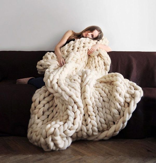 Ви можете зв'язати цю гігантську затишну ковдру всього за 4 години. Звичайно якщо ви вмієте в'язати.