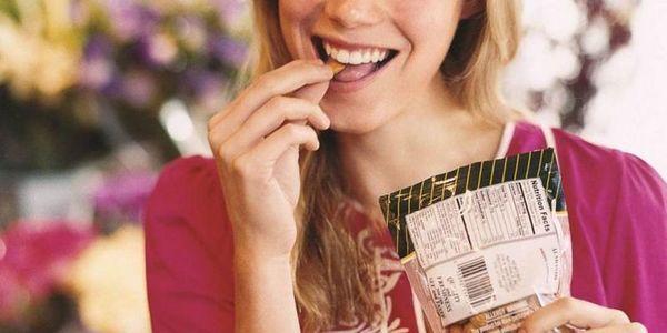 Продукти-антидепресанти, які роблять нас щасливішими.  Від їжі можна відчути прилив щастя і радості, але він може бути як від тістечка з тортиком, так і від корисних і багатих вітамінами продуктів, які заряджають енергією і серотоніном.