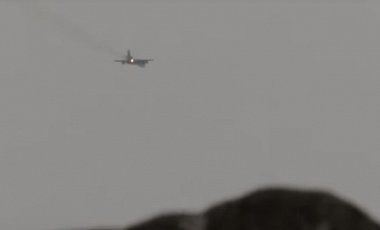  В Сирії застрелили російського пілота, який катапультувався зі збитого штурмовика Су-25. Льотчик встиг катапультуватися з падаючого літака і приземлитися на території, контрольованій сирійською опозицією
