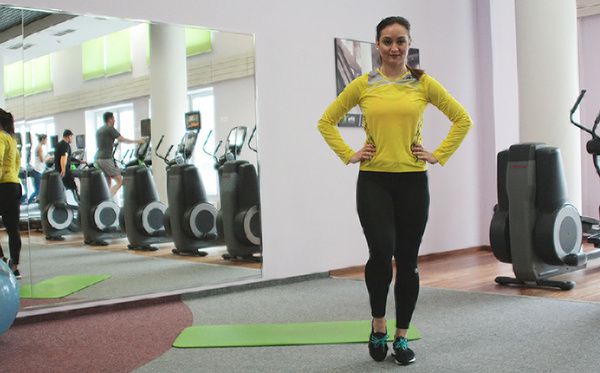 7 вправ, які допоможуть тобі отримати «просвіт» між стегнами. Існує думка, що у прямих і правильно подкачанних ніг повинно бути 3 «просвіту»: в районі гомілкостопа, трохи нижче коліна і між стегнами. 