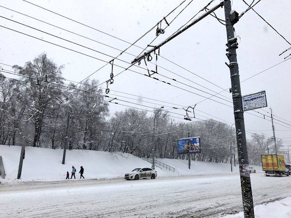 Росію накрили потужні снігопади: є жертви. У столиці Росії через раптові снігопади п'ятеро осіб отримали травми, є один загиблий
