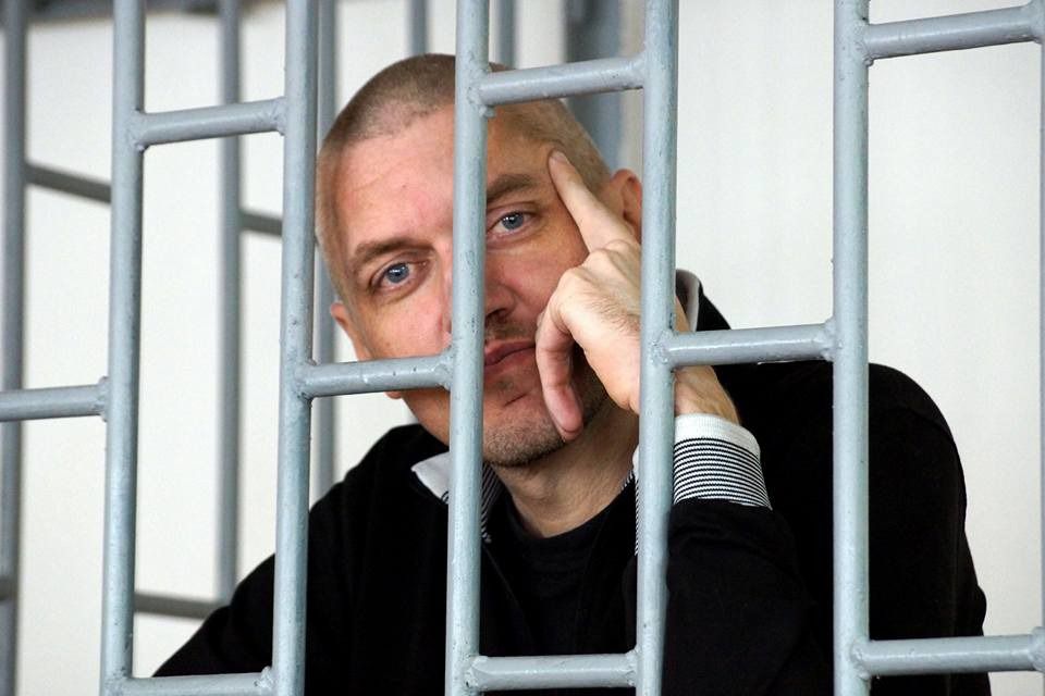 До Клиха пустили адвоката, він показав сліди тортур на тілі політв'язня. До українського політв'язня Станіслава Клиха, якого утримує Росія, допустили адвоката Романа Качанова.