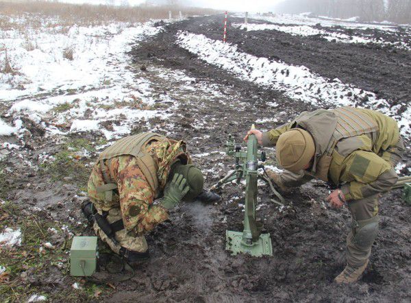 За минулу добу в зоні АТО 5 обстрілів, поранені троє бійців АТО. Російсько-окупаційні війська продовжували здійснювати обстріл в бік українських захисників, в тому числі і з мінометів різних калібрів.