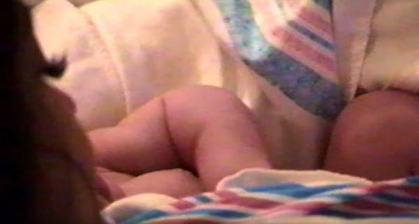 Кайлі Дженнер поділилася першими кадрами з новонародженою дочкою. Відео.