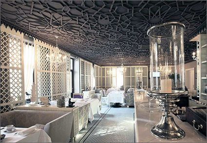 ЗМІ показали розкішний готель Софії Ротару в Криму (фото).  Готель розташований усього за 20 метрів від пляжів Чорного моря.