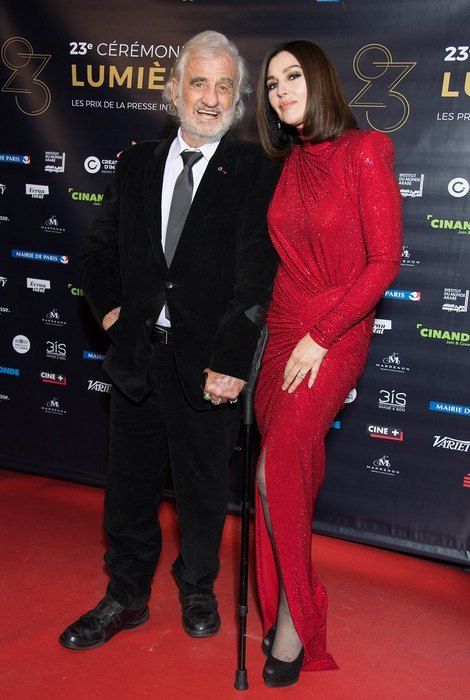 Моніка Беллуччі в ефектному червоному платті на французькій кінопремії. У Парижі відбулася щорічна премія Lumieres Award, яку вручають видатним діячам кінематографу