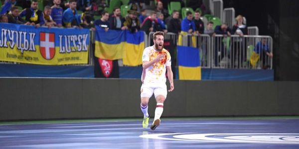 Збірна України програла Іспанії і залишила Євро-2018 з футзалу. Українські футзалісти поступилися іспанцям в 1/4 фіналу чемпіонату Європи-2018.