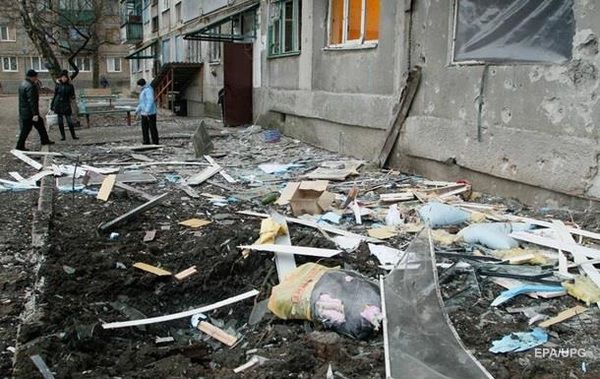 Під час вибуху у Красногорівці постраждали троє дітей. У Красногорівці Донецької області троє дітей у віці 14, 9 і 3 років отримали поранення в результаті вибуху невідомого предмета. Усіх трьох госпіталізували.