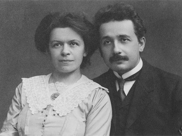 Великі чоловіки, які були схиблені на сексі. Далеко не всі великі вчені, художники і письменники захоплювалися виключно наукою і творчістю. І далеко не всім з них одруження заважала вступати в інтимну близькість з іншими жінками. Історії чотирьох чоловіків, які були дуже популярні у протилежної статі.