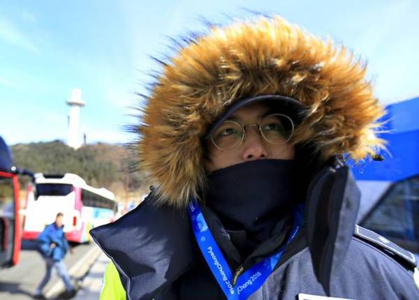Зимова Олімпіада 2018. Їжа, морози та ядерна зброя. Топ-5 жахів Олімпіади в Кореї. Олімпійські ігри – це свято спорту та позитивне явище для всього світу, але прийдешні змагання в південнокорейському Пхьончхані багато хто очікує з пересторогою. І на це є вагомі причини.