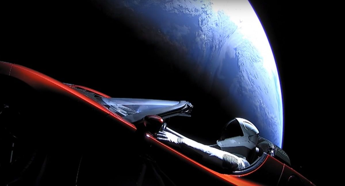 Запуск Falcon Heavy: автомобіль Маска визнаний супутником. Зараз ракета з автомобілем Маска вийшла за межі орбіти Марса.