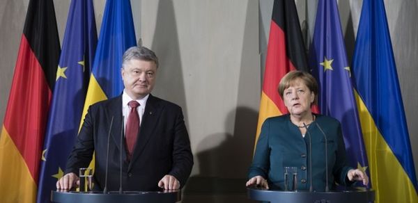 Меркель і Порошенко обговорять врегулювання ситуації на Донбасі. Порошенко наступного тижня обговорить з Меркель подальшу участь Німеччини у врегулюванні ситуації на Донбасі.