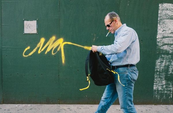 20 дивовижних збігів, сфотографованих в потрібний момент нью-йоркським фотографом. Дивні збіги на вулицях Нью-Йорка.