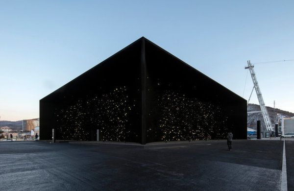 Зимова Олімпіада 2018! Сама темна будівля на планеті: поглинає в себе 99 відсотків світла (фото, відео). Павільйон оптичних ілюзій побудований з матеріалу, який сприймається як порожнеча.