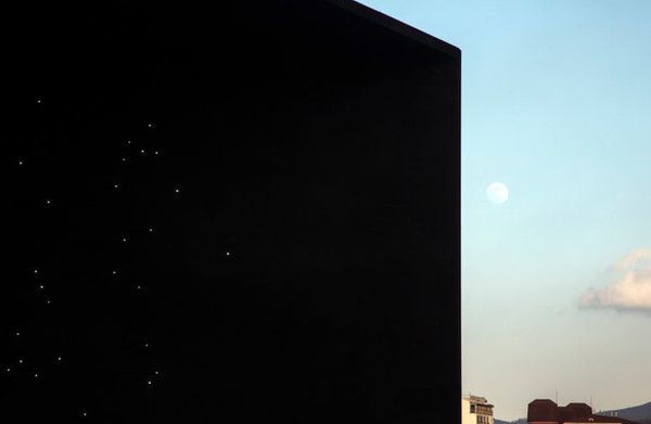 Зимова Олімпіада 2018! Сама темна будівля на планеті: поглинає в себе 99 відсотків світла (фото, відео). Павільйон оптичних ілюзій побудований з матеріалу, який сприймається як порожнеча.