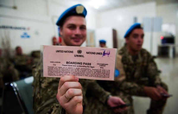 З Ліберії в Україну повертаються 80 українських військових льотчиків. Українська місія в ООН повідомила, що 80 українських військових льотчиків повертаються в Україну з Ліберії.
