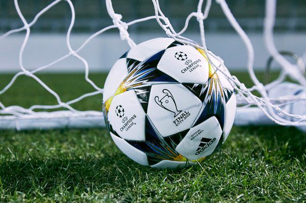 УЄФА представив офіційний м'яч плей-офф Ліги чемпіонів. УЄФА опублікував фото м'яча, яким команди-учасниці зіграють поєдинки плей-офф Ліги чемпіонів 2017/18.