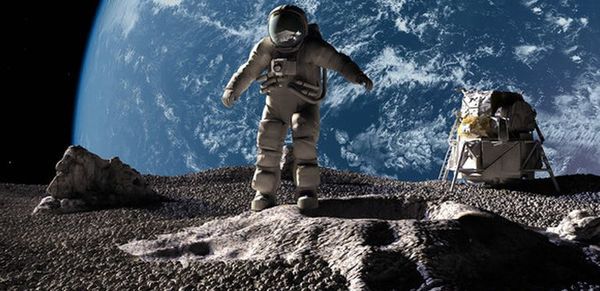 Вже в 2018 році SpaceX запустить туристів навколо Місяця. Після 45 років відсутності людини в далекому космосі, він знову туди повернеться.