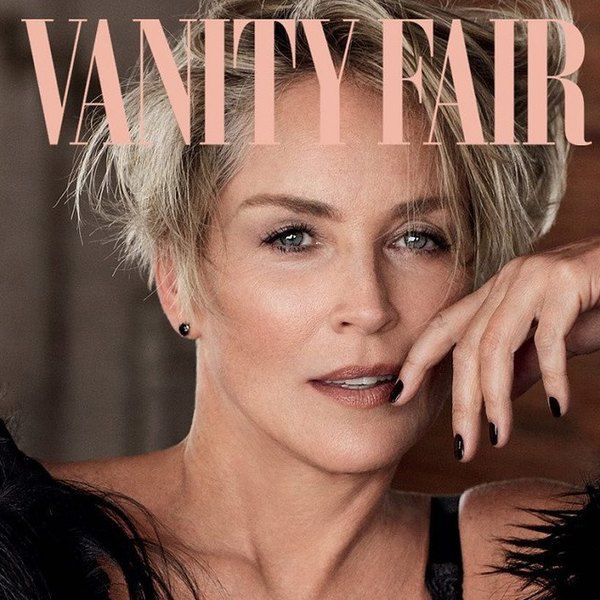 59-річна Шерон Стоун похвалилася розкішною фігурою в новій зйомці Vanity Fair. 59-річна Шерон Стоун (Sharon Stone) не перестає дивувати шанувальників підтягнутою фігурою і ідеальним почуттям стилю 