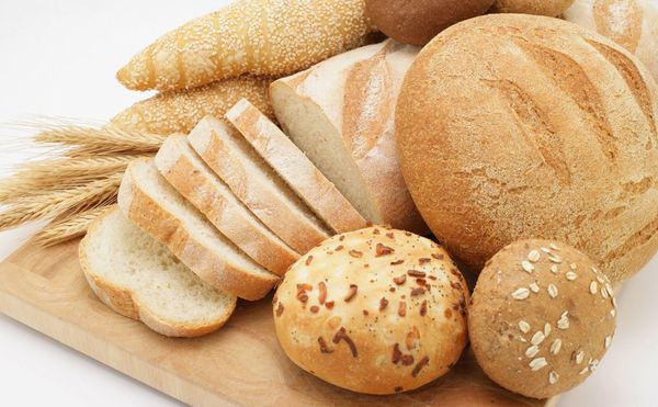Фахівці з'ясували, який хліб самий шкідливий для здоров'я. Біологи виявили значні відмінності в реакції організму людини на вживання чорного і білого хліба.