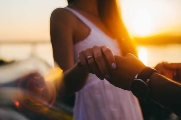 4 речі, які вбивають навіть ідеальні відносини. Яка поведінка сприяє зміцненню відносин, а яке руйнує їх?
