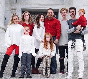43-річна мати сімох дітей виглядає як її старша дочка. Джессіка Анслоу стала мега-популярною в Instagram. 