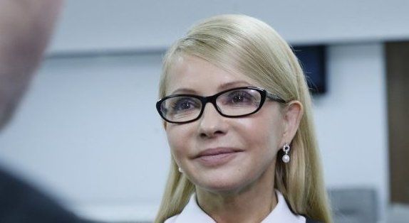 У мережі кепкують з «помолоділої» Тимошенко. Користувачі мережі були здивовані побачивши фото з поїздки до США, на яких Юлія Тимошенко виглядає по-різному. 