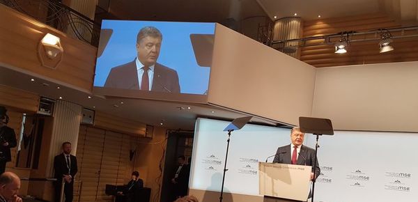Виступ Порошенко на Мюнхенській конференції: усі подробиці. Тільки виконання Росією мінських домовленостей призведе до миру на Донбасі.